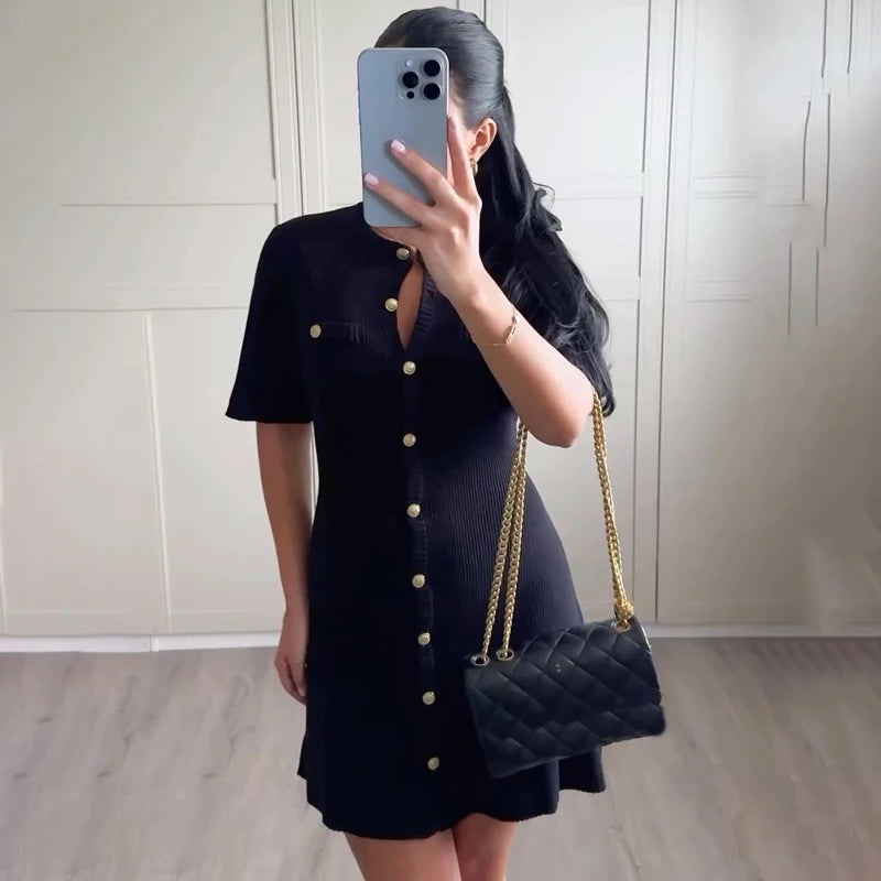 Mini Robe Tricotée Blanche Femme – Élégante, Sexy, Cintrée, Côtelée, Boutons Métal