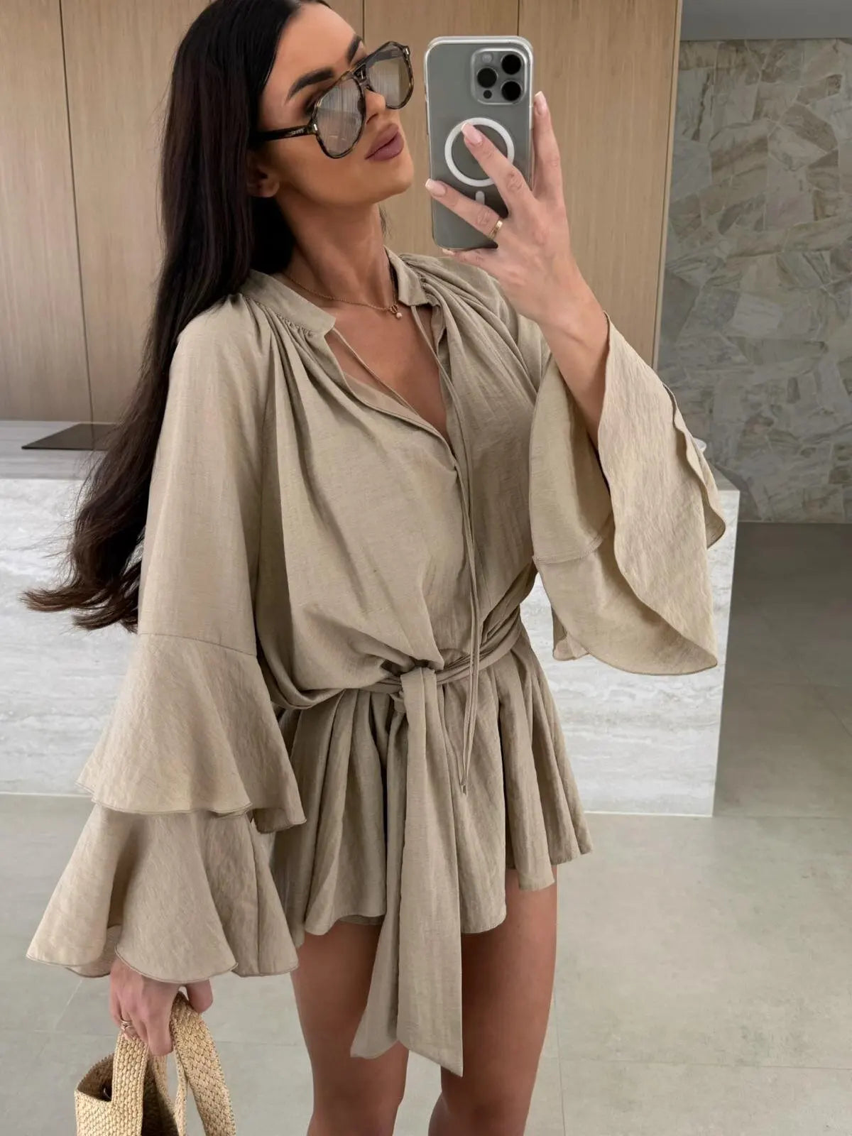 Robe Plissée Élégante à Col V