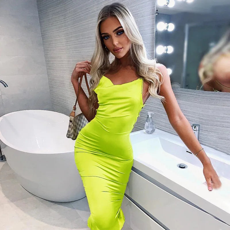 Robe Longue en Satin Néon Rose