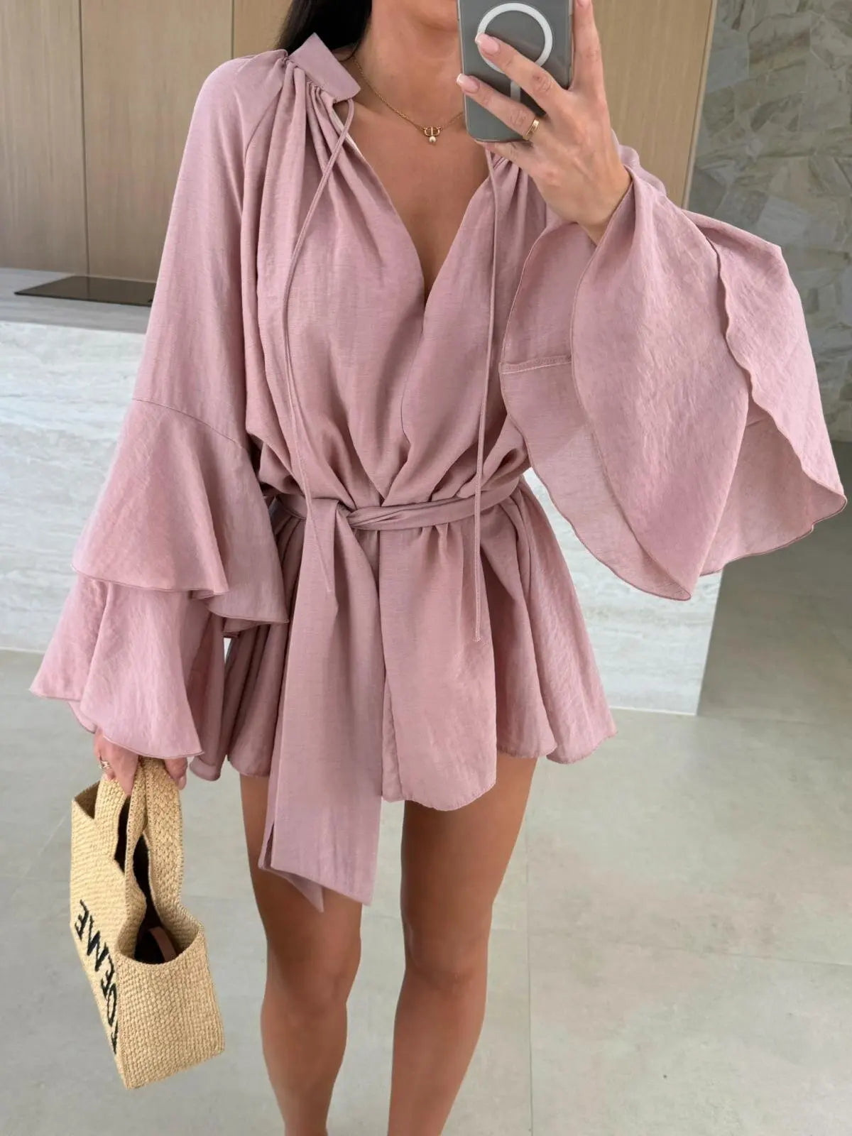 Robe Plissée Élégante à Col V