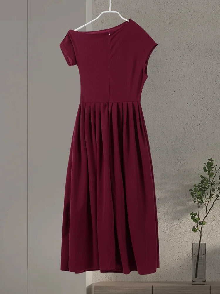 Robe longue élégante, ample, col incliné, sans manches