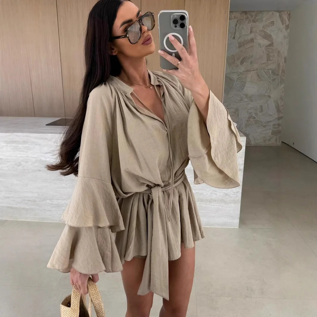 Robe Plissée Élégante à Col V
