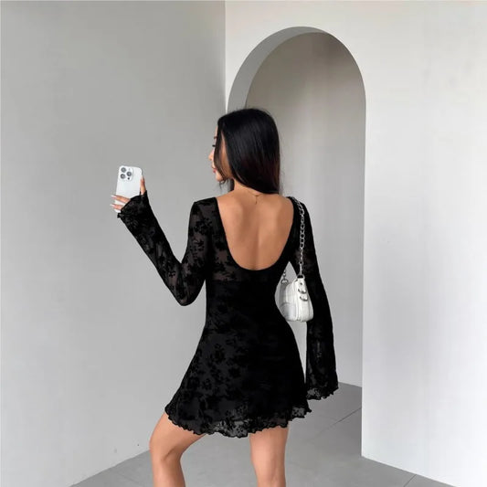 Robe dos nu à nœud papillon