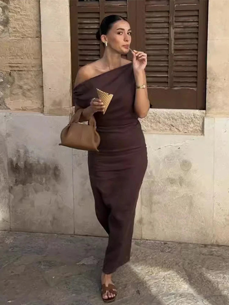 Robe Longue Plissée Élégante Femme – Monochrome Chic, Col Slash, Taille Mince, Été