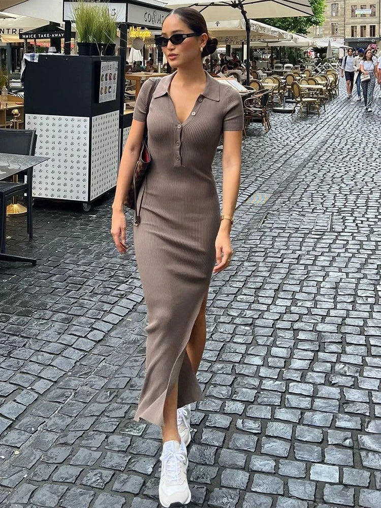 Robe solide avec col rabattu manches courtes a bouton, fente côté corps shaping
