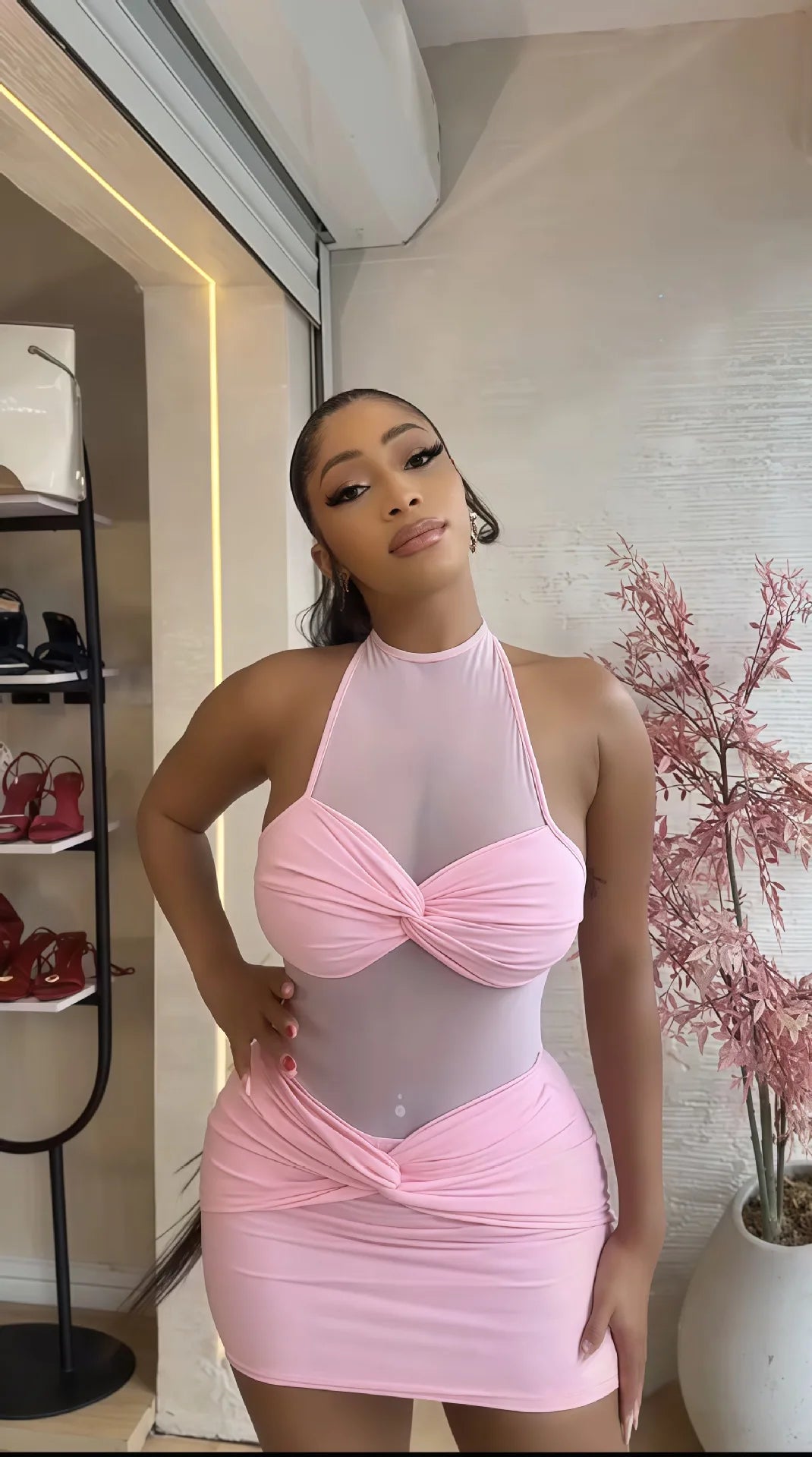 Mini Robe Dos Nu Sexy – Sans Manches, Moulante & Tendance Soirée 2025