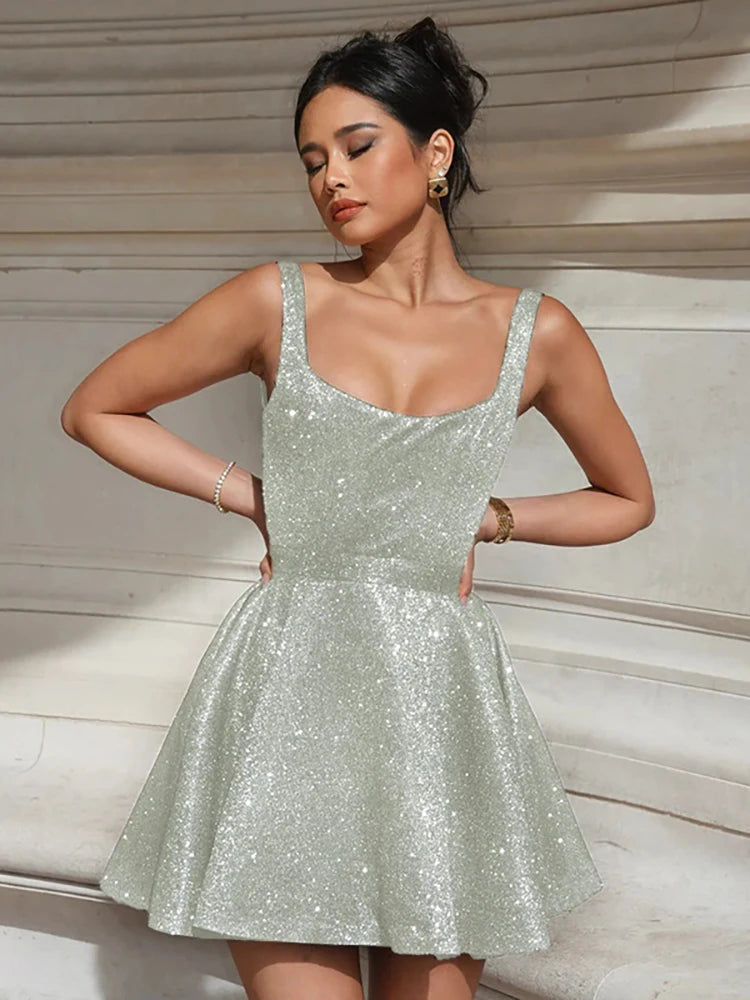 Robe Scintillante Argentée – Élégance Glamour & Brillance d’Automne