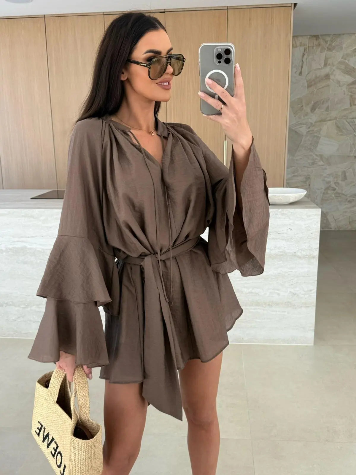 Robe Plissée Élégante à Col V