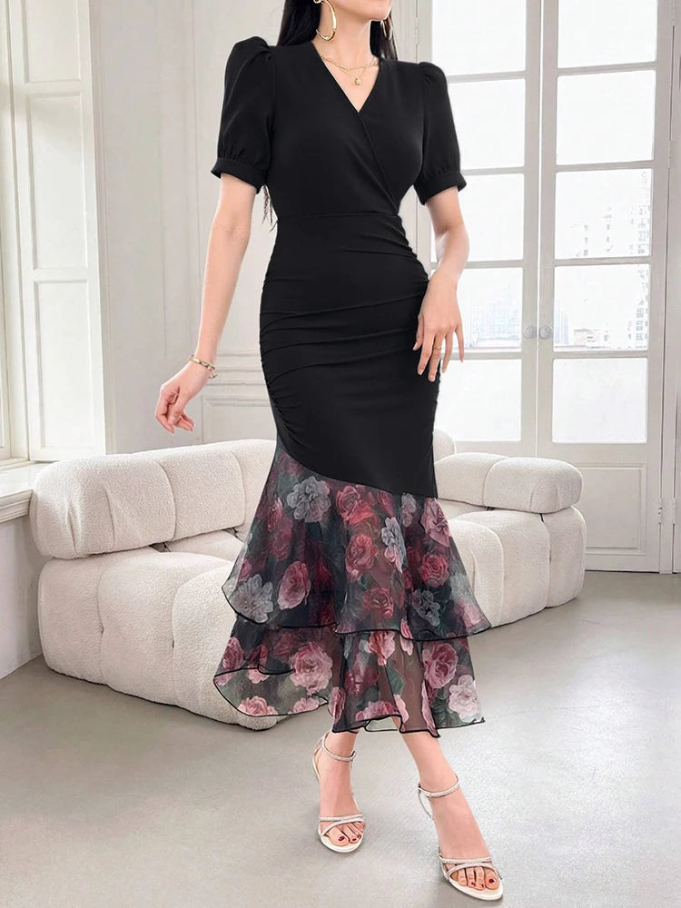 Robe Mi-Longue Noire à Ourlet Fleuri