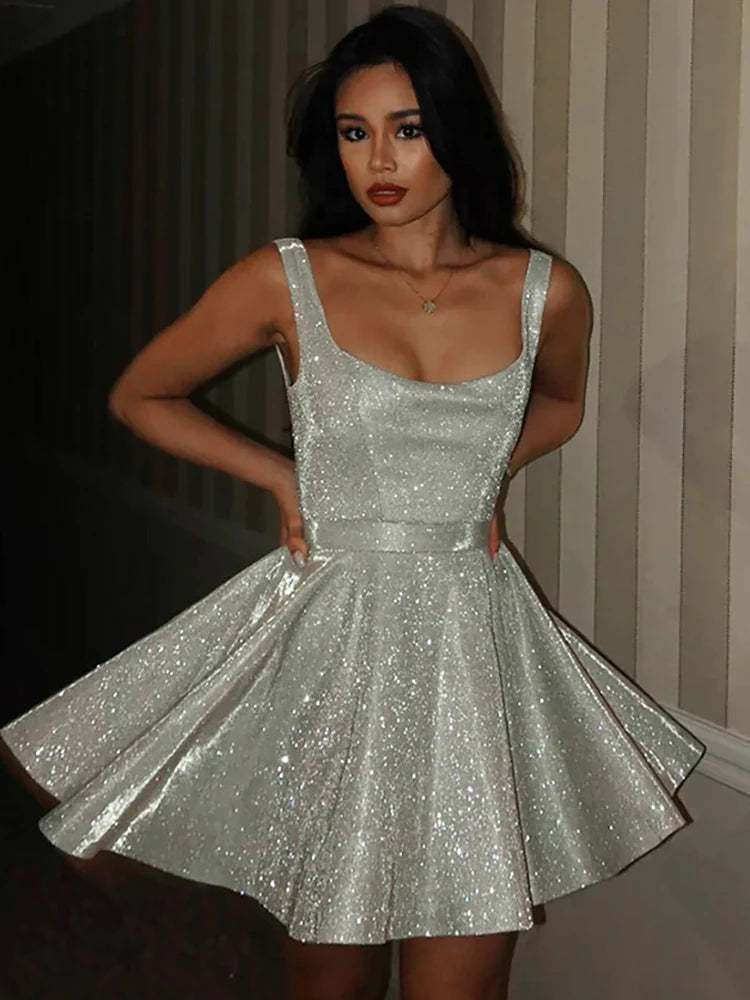 Robe Scintillante Argentée – Élégance Glamour & Brillance d’Automne