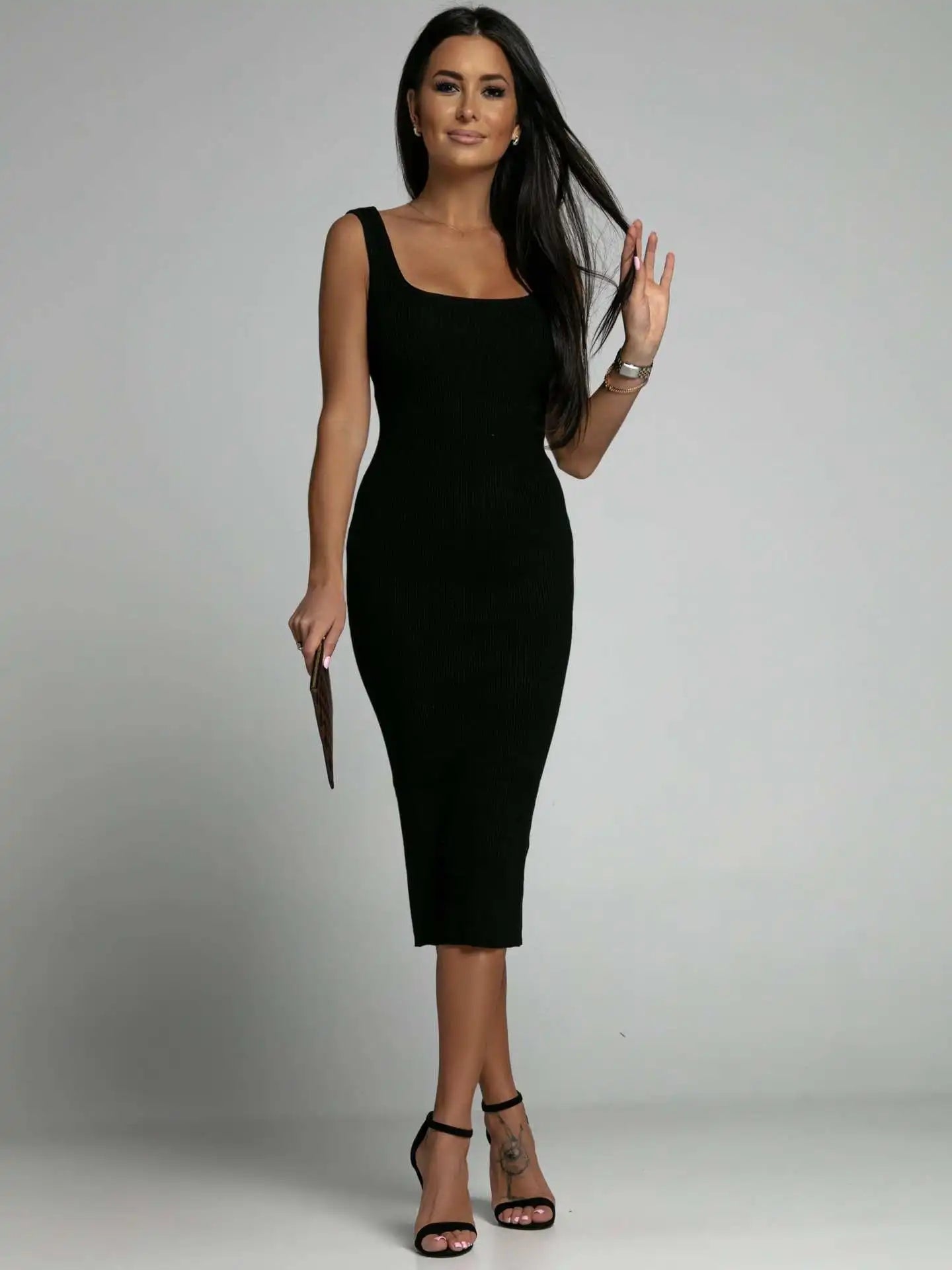 Robe Courte Minimaliste – Col Rond, Manches Courtes, Poches confortable