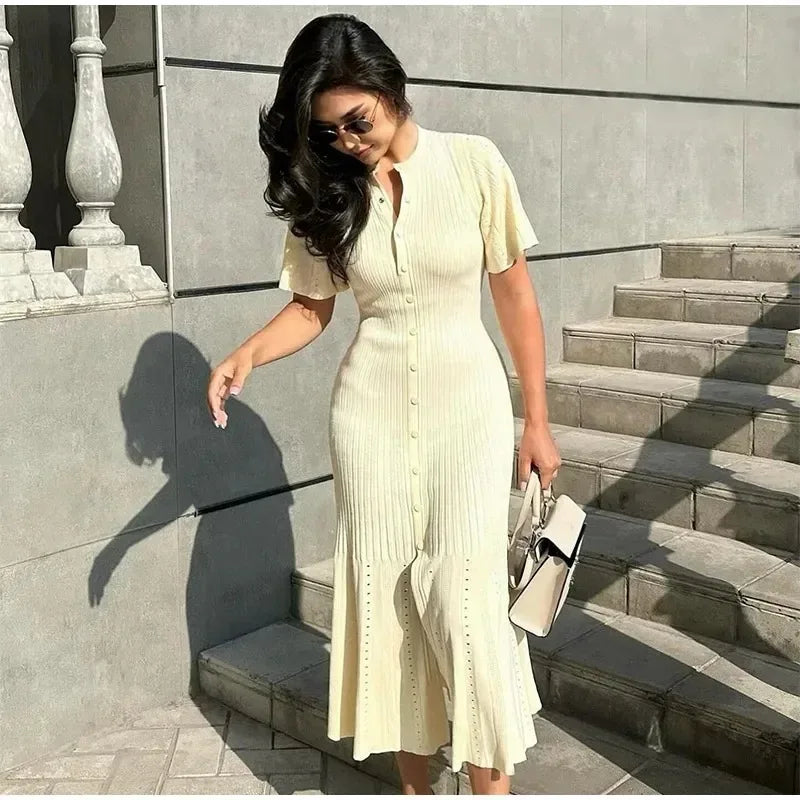 Robe longue en tricot à manches courtes, col rond, simple boutonnage